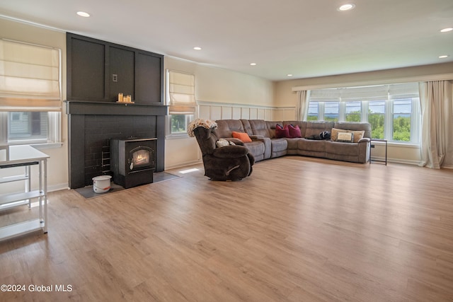 living room with recessed lighting, baseboards, and wood finished floors