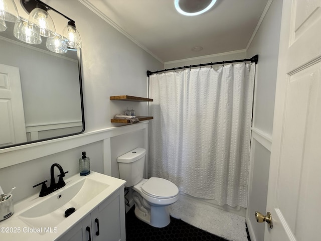 full bath featuring vanity, toilet, crown molding, and a shower with curtain