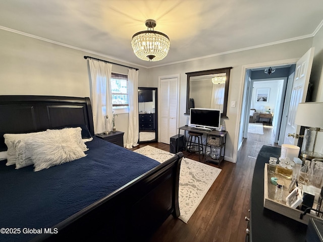 bedroom with dark wood-style floors, a notable chandelier, and crown molding