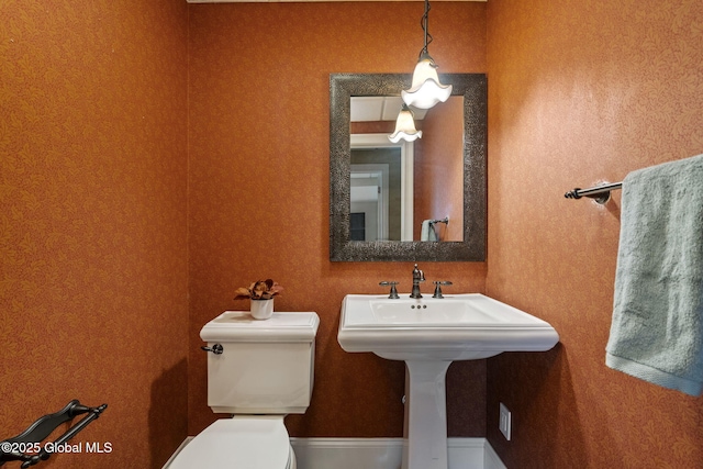 1014 Catherines Woods Dr, Niskayuna, NY 12309 - bathroom featuring toilet