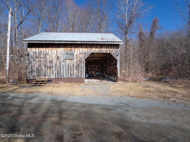 view of outdoor structure featuring an outdoor structure