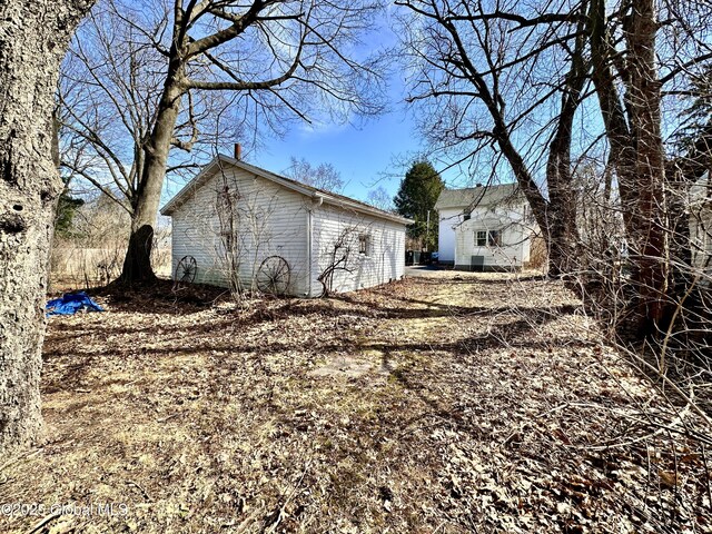 11 Middlesex Rd, East Greenbush, NY 12061 - view of side of home with an outbuilding