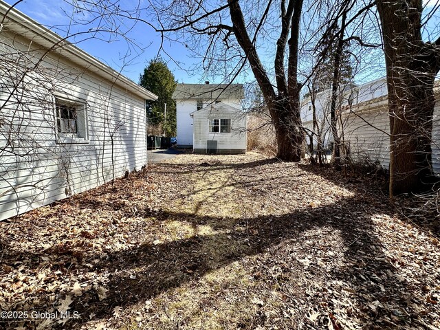 11 Middlesex Rd, East Greenbush, NY 12061 - view of yard with an outbuilding