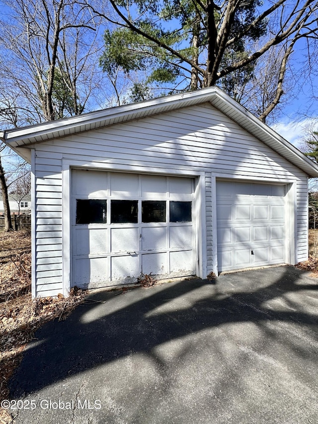 11 Middlesex Rd, East Greenbush, NY 12061 - view of detached garage
