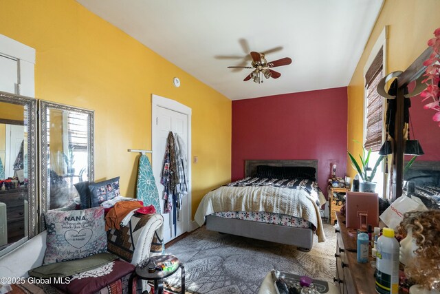 bedroom featuring ceiling fan