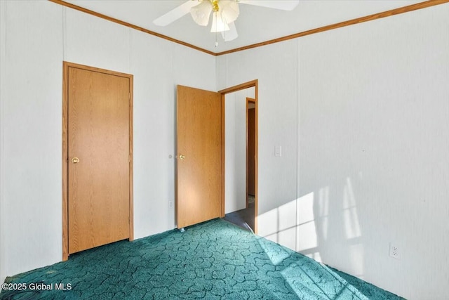 unfurnished bedroom featuring carpet floors, crown molding, and a ceiling fan