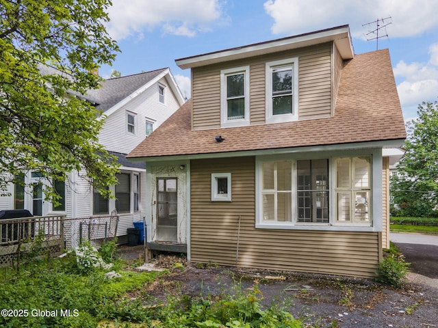 22 Fairlawn Ave, Albany, NY 12203 - view of front facade with roof with shingles