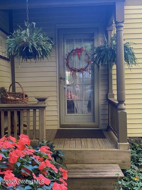 21 Andrews St, Saratoga Springs, NY 12866 - view of property entrance