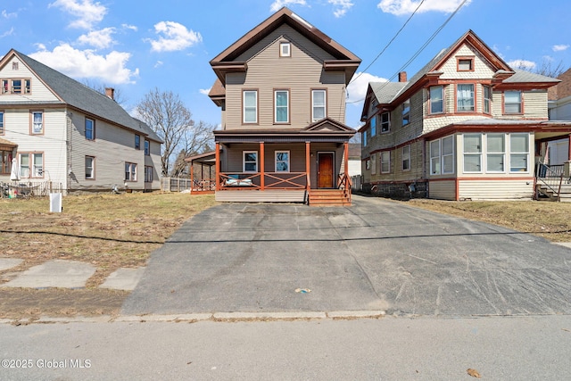 view of front of home featuring covered porch and aphalt driveway