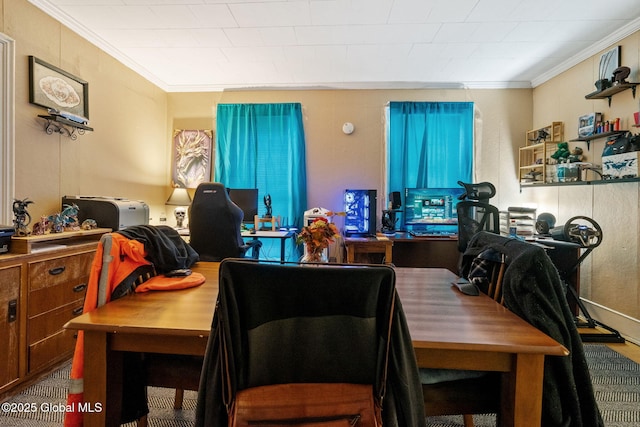 office with ornamental molding