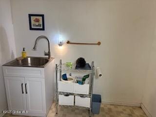 washroom featuring baseboards
