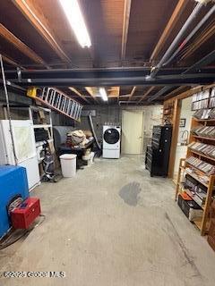 unfinished below grade area with washer / dryer