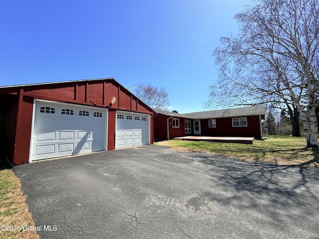 view of front of house featuring driveway and a garage