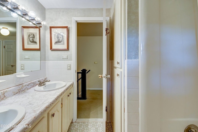 15 Garrison Ln, Clifton Park, NY 12019 - full bath featuring double vanity and baseboards