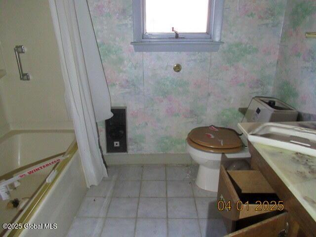 545 Stage Rd, Cambridge, NY 12028 - bathroom featuring wallpapered walls, toilet, baseboards, and shower / tub combo with curtain