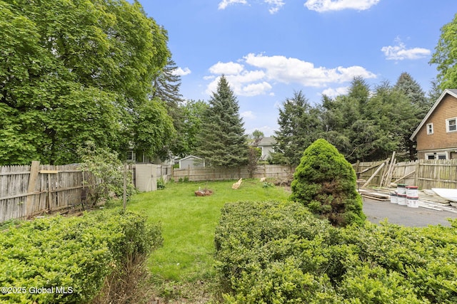 view of yard featuring an outbuilding and a shed