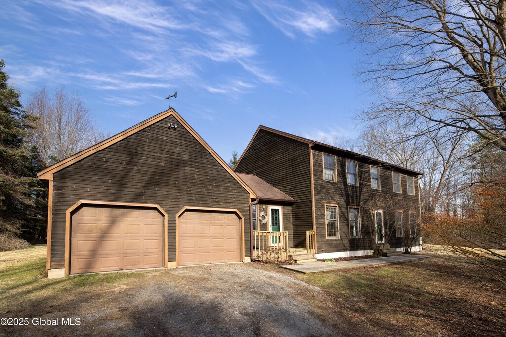 view of front facade featuring driveway and a garage