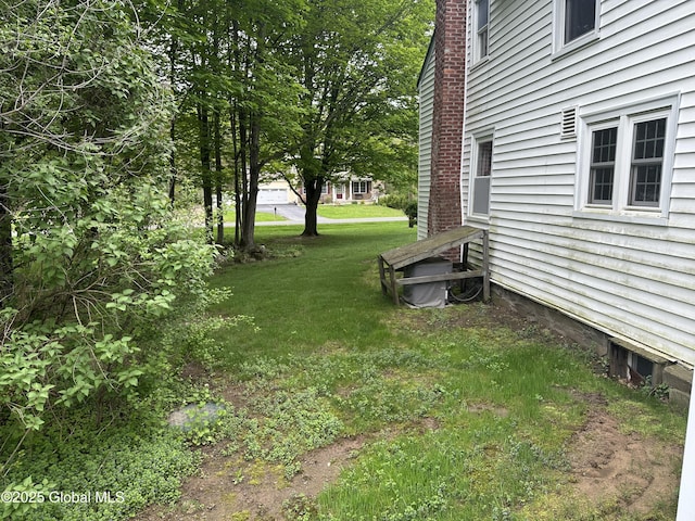 view of green lawn