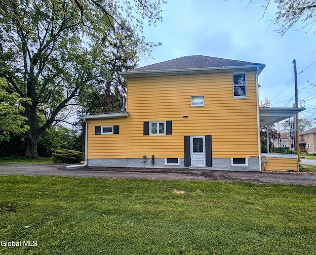 16 Oakwood Blvd, Hudson, NY 12534 - back of house featuring a yard