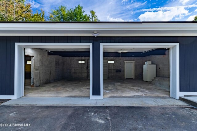 garage with freestanding refrigerator