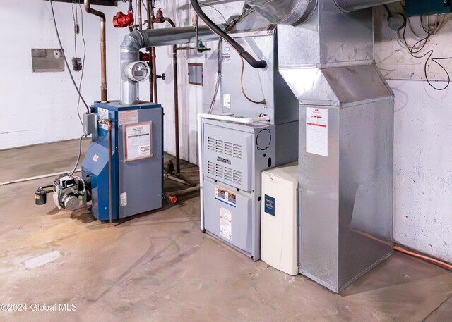 utility room featuring a heating unit and heating unit