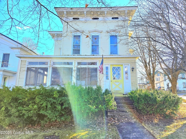 view of italianate-style house
