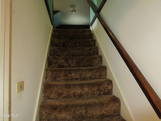16 Knickerbocker Rd, Scotia, NY 12302 - view of stairway