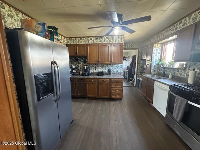 2543 Moriah Rd, Moriah, NY 12960 - kitchen with dark wood finished floors, appliances with stainless steel finishes, a ceiling fan, and backsplash