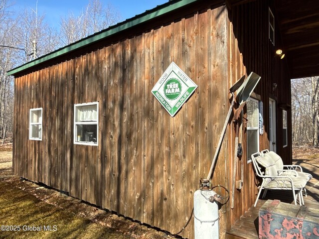 view of outbuilding