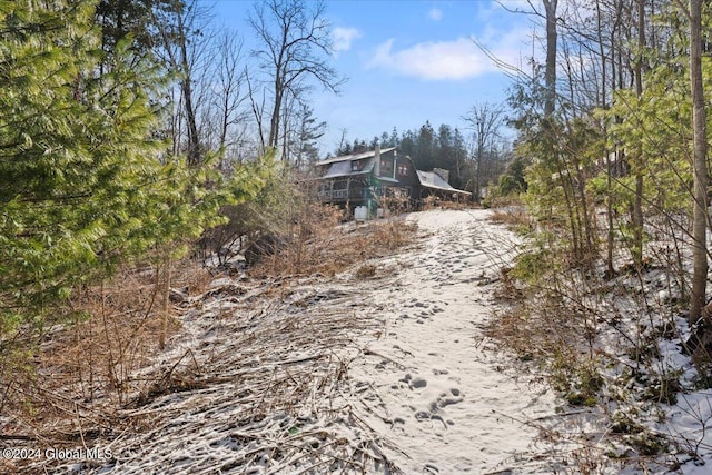 exterior space featuring driveway
