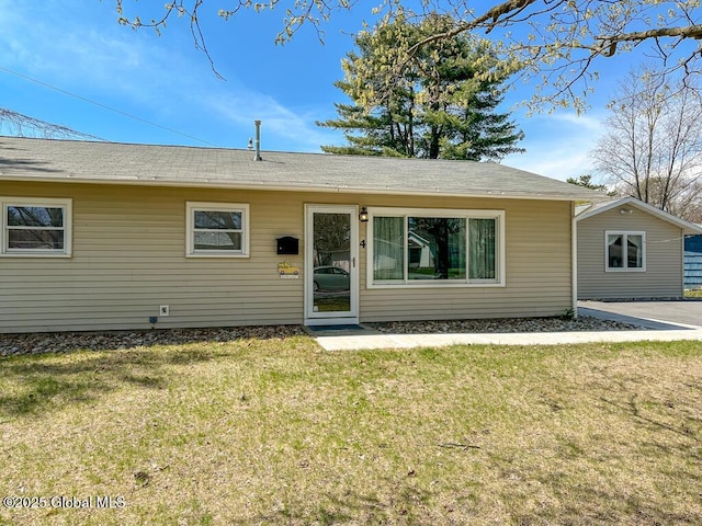 view of front of house with a front lawn
