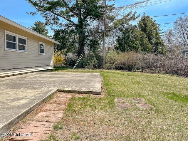 view of yard with a patio area