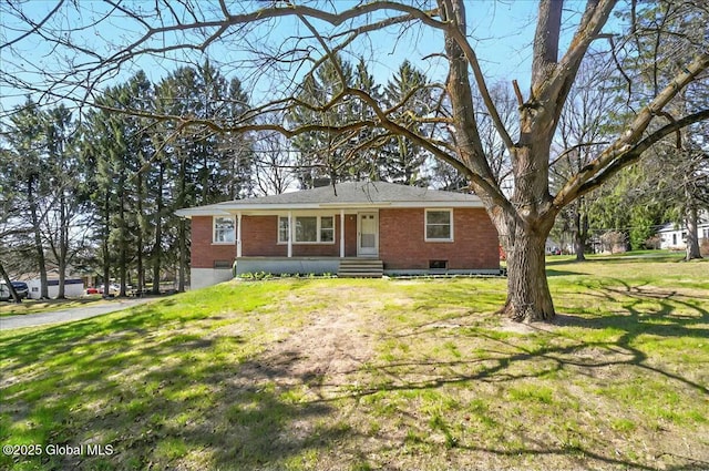 ranch-style house featuring brick siding and a front yard