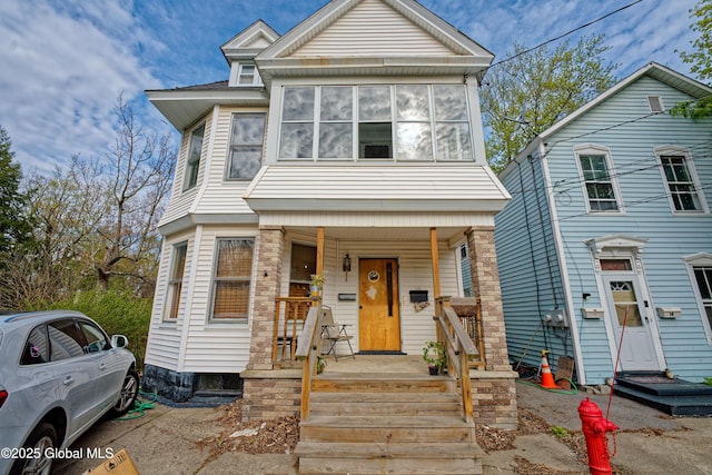 view of front of property with covered porch