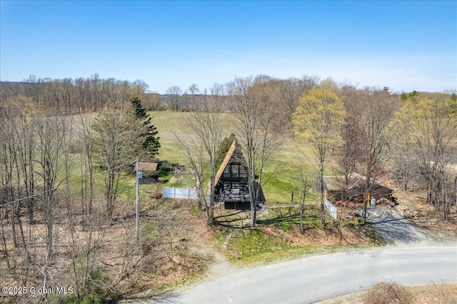 bird's eye view featuring a wooded view