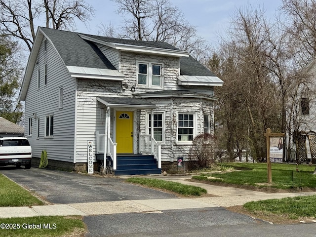 47 Washington Rd, Scotia, NY 12302 - view of front facade with a shingled roof