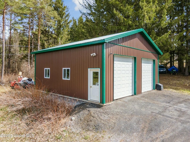 view of detached garage