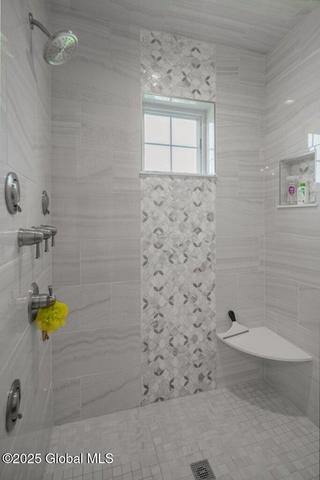 full bath with tiled shower