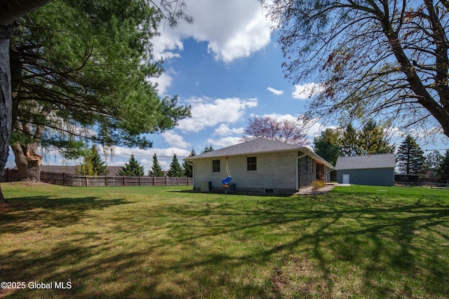 view of yard featuring fence