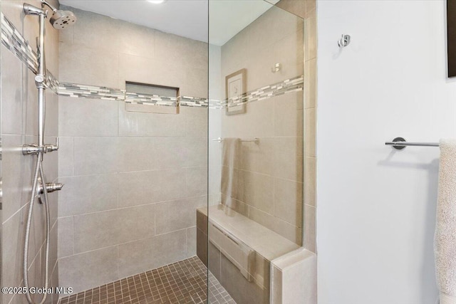 full bathroom featuring a tile shower