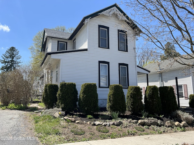 view of front of house
