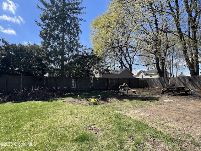 view of yard featuring a fenced backyard