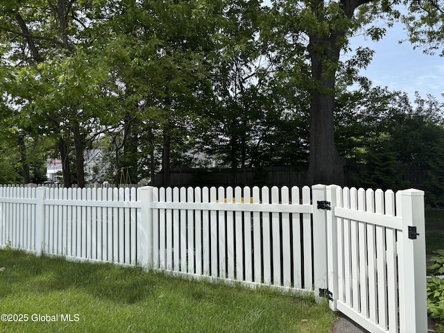 21 St Charles Pl, Saratoga Springs, NY 12866 - view of gate