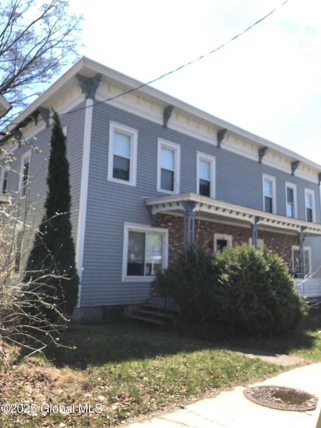 view of italianate house
