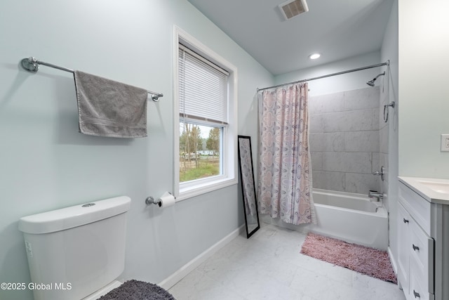 full bath featuring vanity, shower / tub combo with curtain, baseboards, toilet, and visible vents