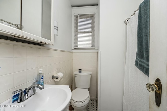 1261-1263 The Plz, Schenectady, NY 12308 - bathroom with a sink, toilet, and tile walls