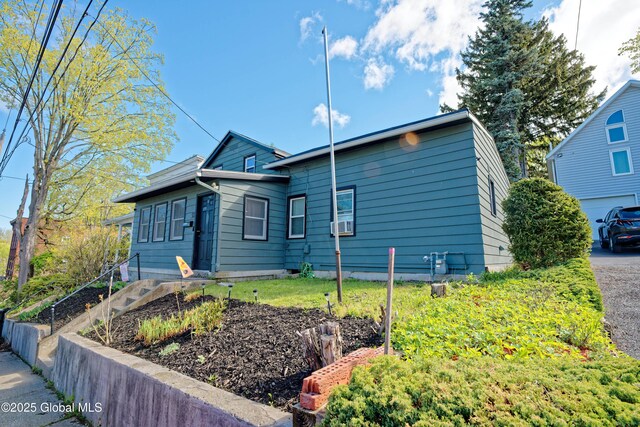 view of front of house featuring a garden