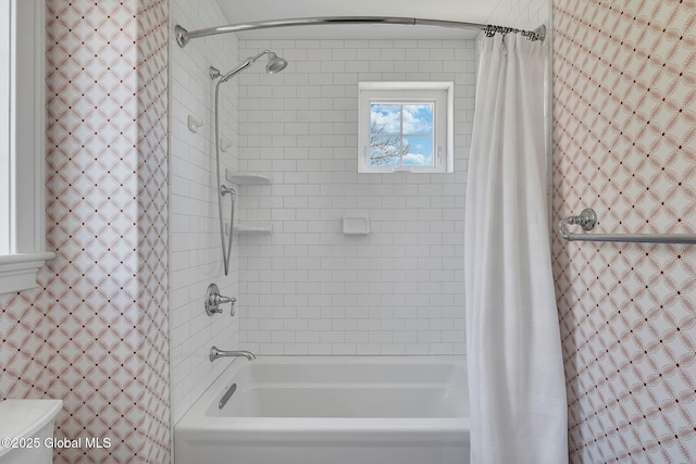 bathroom featuring toilet and shower / tub combo