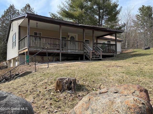 view of front facade featuring a front lawn and covered porch
