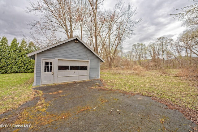 view of detached garage